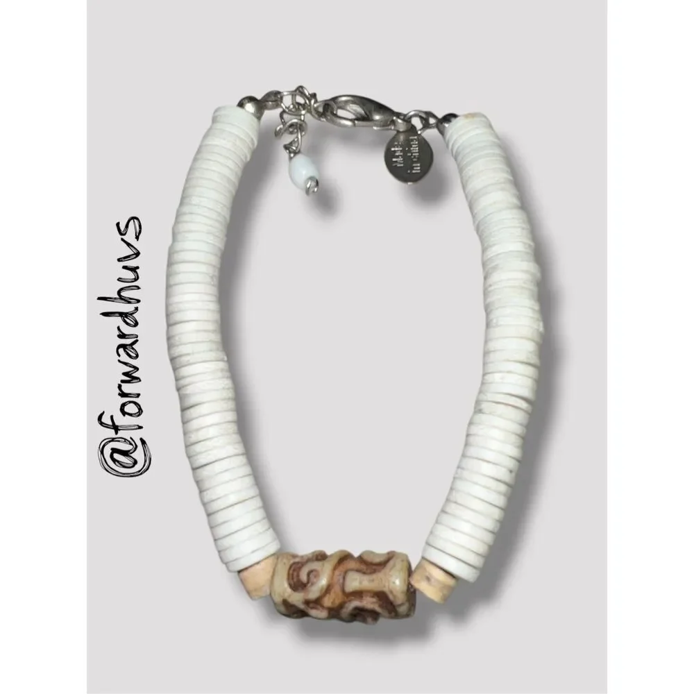 Seashell Disc Bead Bracelet with Carved Center Bead